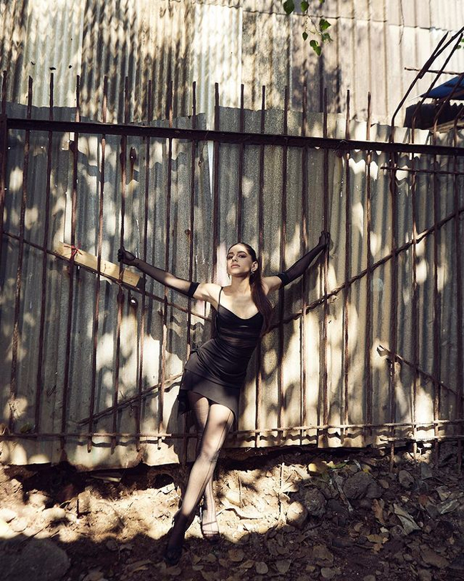 Staggering Poses Of Alaya F